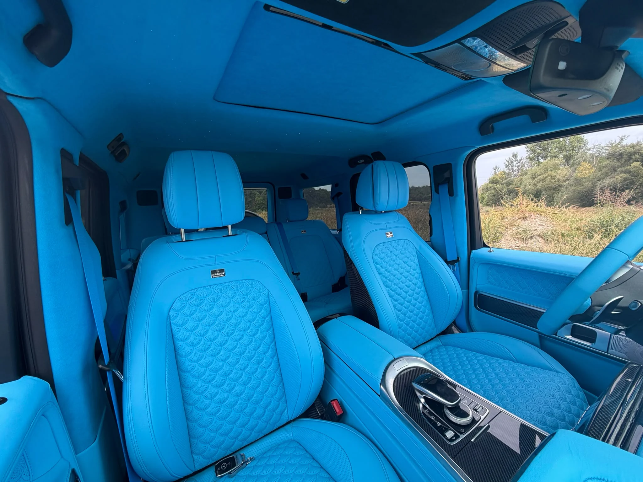 Interior Mercedes-AMG G63 personalizat în albastru